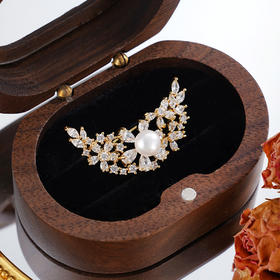 子佩集【芳华灼色】珍珠惜王妃胸针【XXXZ239】6.5mm珠镀金弧形2601