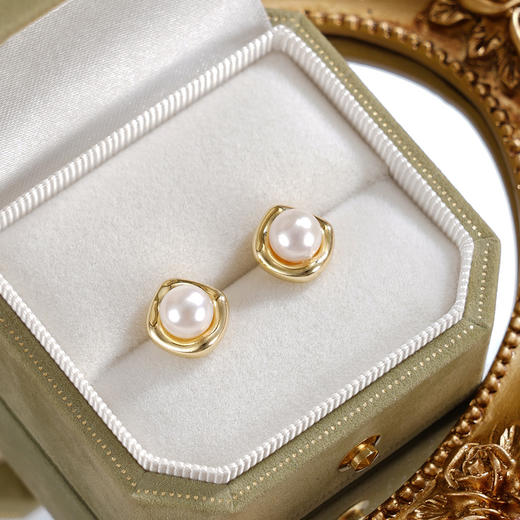 子佩集【晨曦神眷】银S925珍珠惜王妃耳钉【XXED010】6.8mm珠镀金方圆方块2601 商品图0