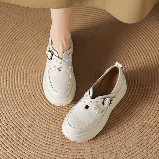 【预售7天】米白色圆头小众珍珠厚底乐福单鞋女新款真皮松糕鞋TYMXY&1636 商品图4