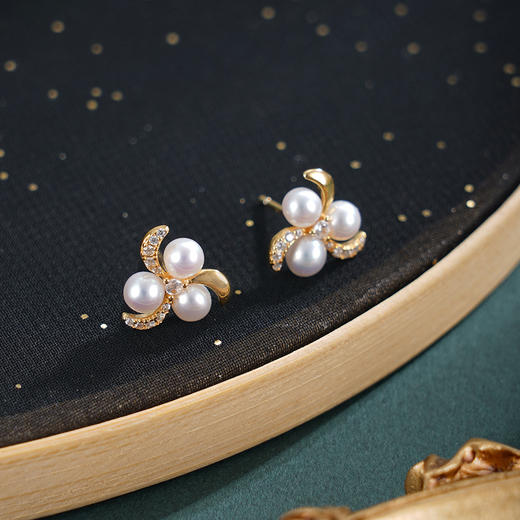 子佩集【风车漫旋】银S925珍珠惜王妃耳钉【MLEH029】3.8mm珠镀金风车三瓣花2601 商品图0