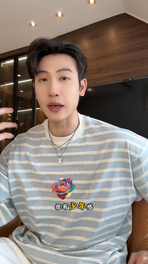 A612189SDSA男装2026新款高贵轻奢撞色条纹圆领短袖T恤刺绣花朵设计百搭 商品图0