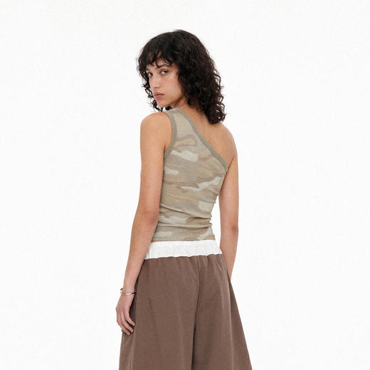 NUTH不对称斜领露肩迷彩印花修身单肩背心女（预售/发货时间同步天猫） 商品图3