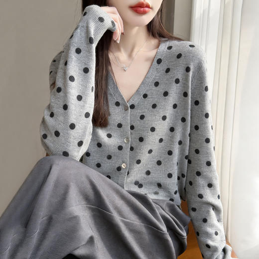 百媚生 无缝一线波点长袖针织开衫V领上衣NJR2-2192-48 商品图1