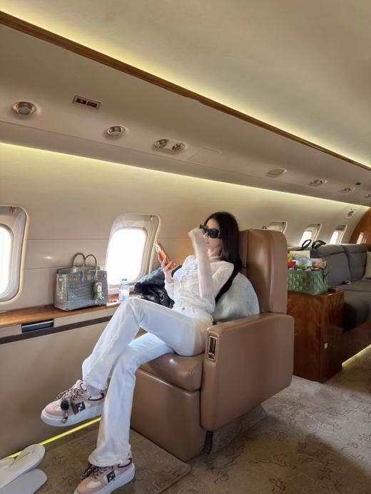 芬迪 宋雨琦孟子义同款系带水貂吊饰挂件厚底舒适休闲鞋 商品图8