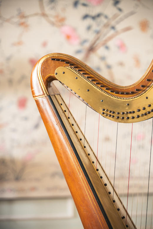 独角鹿西洋古董 19世纪法国顶级乐坊Érard签名出品「To Her Majesty & the Royal Family献给女王与王室」古希腊风格鎏金装饰椴木竖琴 商品图6