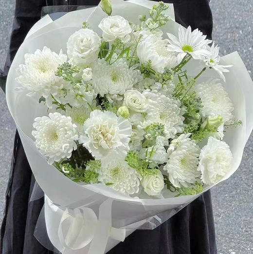 居家花束 
一份思念，萦绕心头
一丝牵挂，念念不忘 商品图0