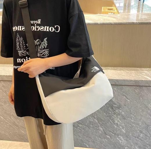 男女大容量休闲斜挎包时尚百搭个性单肩包户外运动饺子包邮差包 商品图3