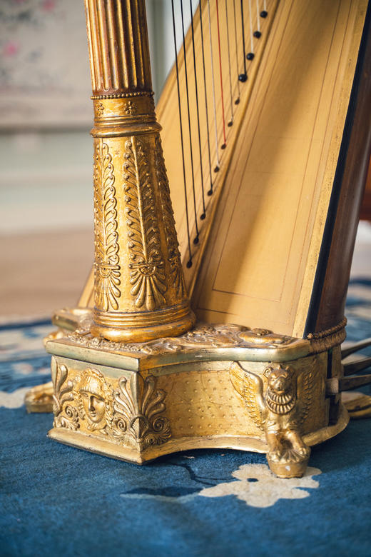 独角鹿西洋古董 19世纪法国顶级乐坊Érard签名出品「To Her Majesty & the Royal Family献给女王与王室」古希腊风格鎏金装饰椴木竖琴 商品图8