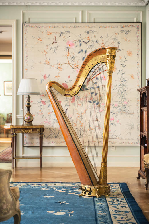 独角鹿西洋古董 19世纪法国顶级乐坊Érard签名出品「To Her Majesty & the Royal Family献给女王与王室」古希腊风格鎏金装饰椴木竖琴 商品图2