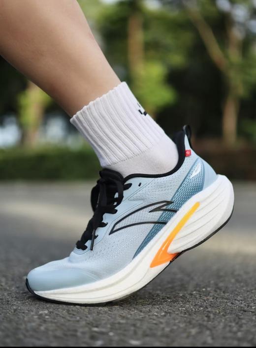 【爆款】安踏火箭7代丨防泼水防滑抓地跑步鞋男子耐磨运动鞋112545581 商品图4