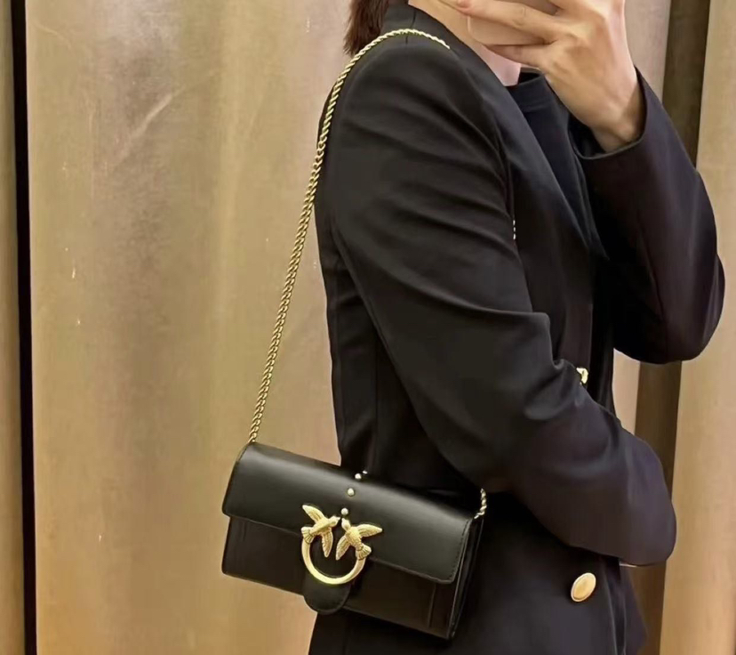 323-12 帮清库 亏苦茶子的力度‼️pk燕子包 精致小牛皮 单肩斜挎小包 轻便百搭