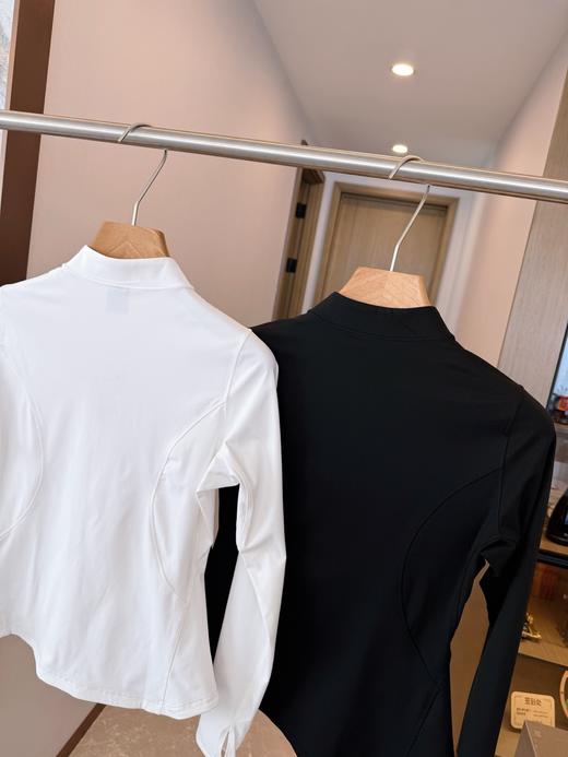 点此购买 可隆春秋季女士弹力针织立领夹克 bk 343063 商品图13