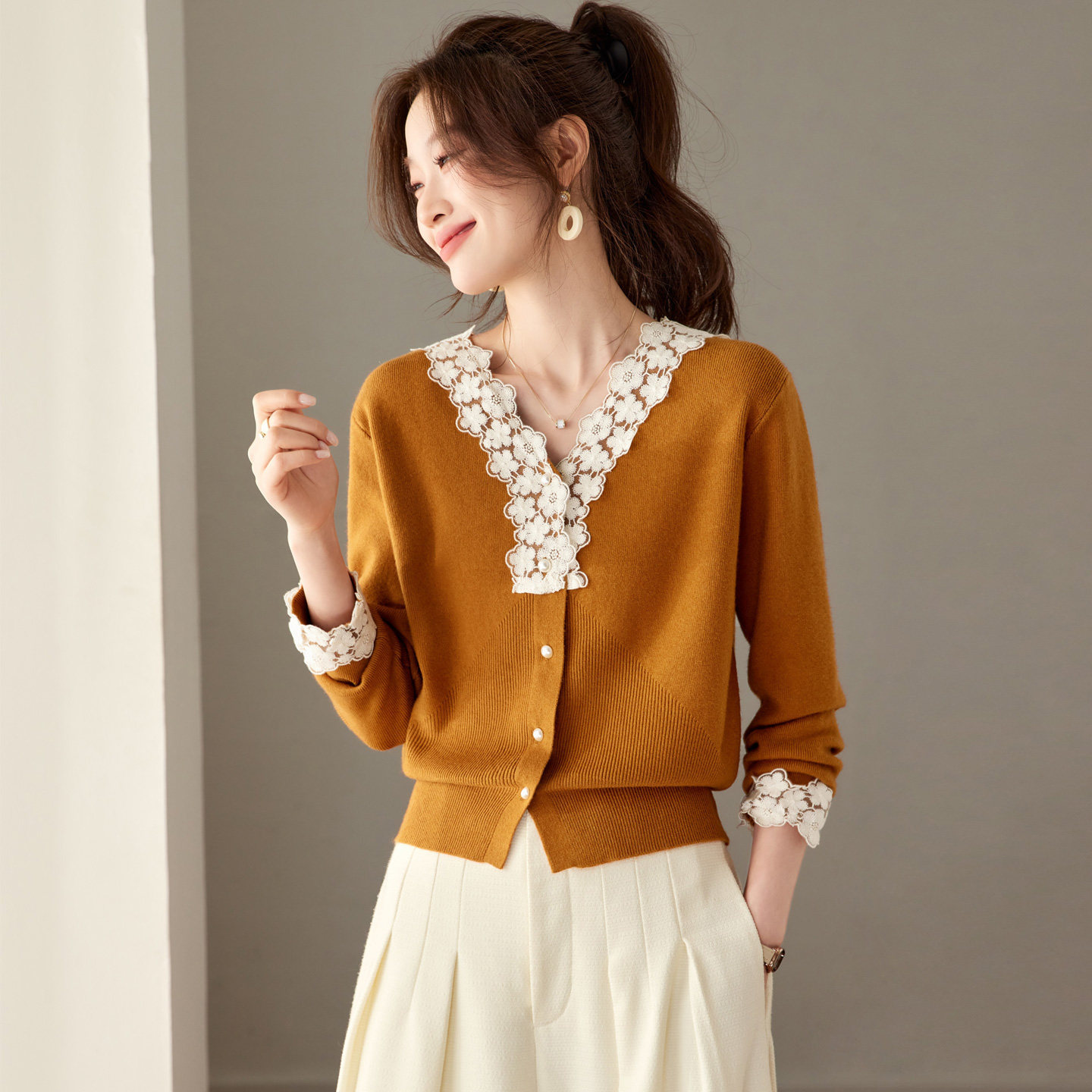 法式蕾丝V领针织开衫，设计感短款毛衣外套气质上衣CC-27-2643