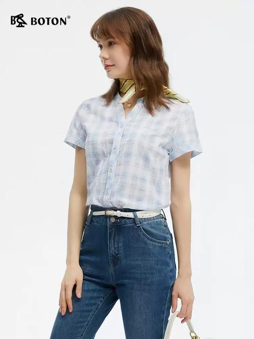 波顿夏季女士元气蓝粉格纹衬衣 简约 V 领休闲短袖衬衫LS055225 商品图2