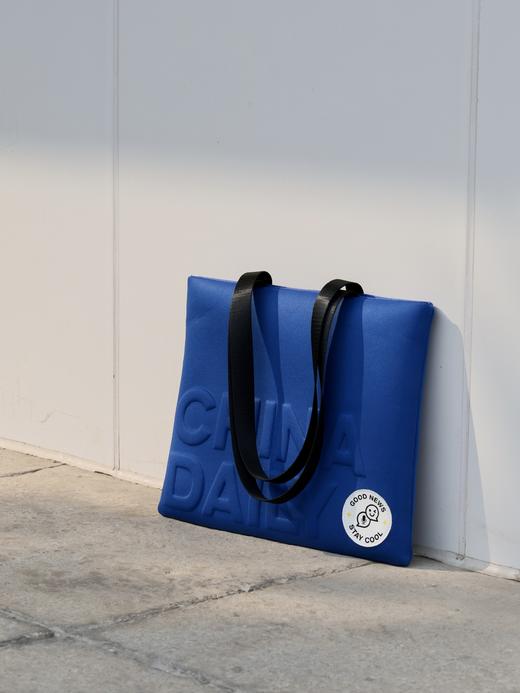 China Daily浮雕电脑包 商品图3