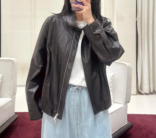 PU皮立领短款夹克外套 落肩宽松衣袖 透气舒适 光泽细腻 柔韧耐穿 自带复古滤镜 定制双向金属拉链头 慵懒随性 层次丰富 商品图1