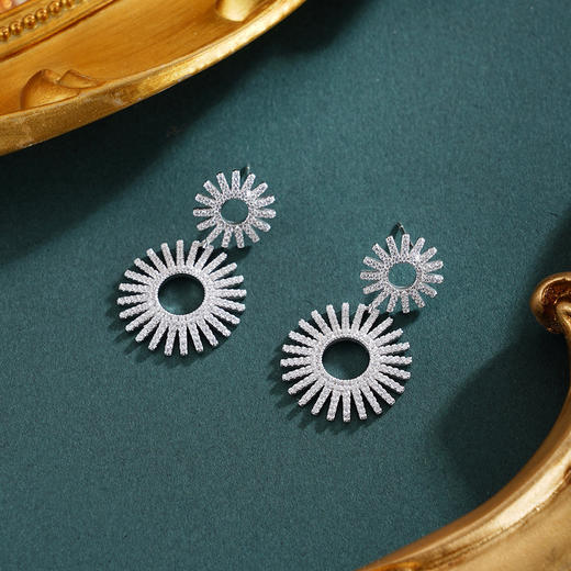 子佩集【花漾觉醒】银S925耳环【Z23081HPQ】时尚太阳花2601 商品图0