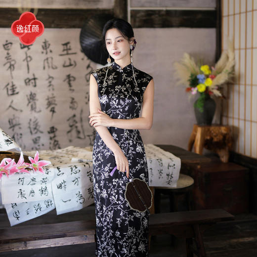 逸红颜《慧染》26夏新款复古剪影牵牛花黑白丝缎新中式改良旗袍女 商品图0