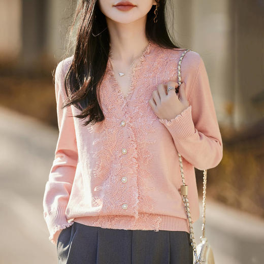 百媚生 桑蚕丝羊毛法式蕾丝拼接V领针织开衫女NS-6006-68 商品图2