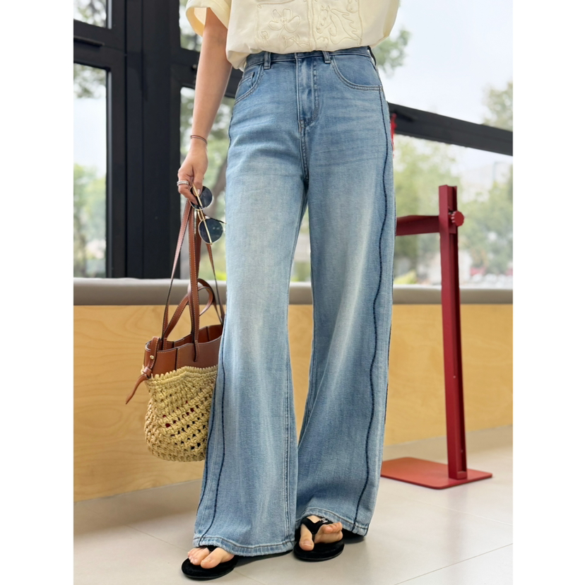 2603406    “绝”侧边立体刺绣🪡 牛仔裤，微阔腿