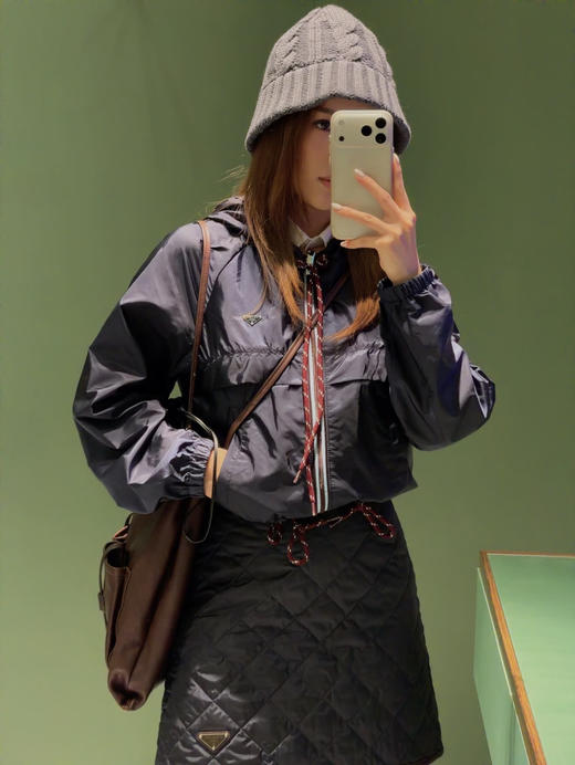 普拉达 最新款藏蓝色轻质尼龙连帽外套 商品图0