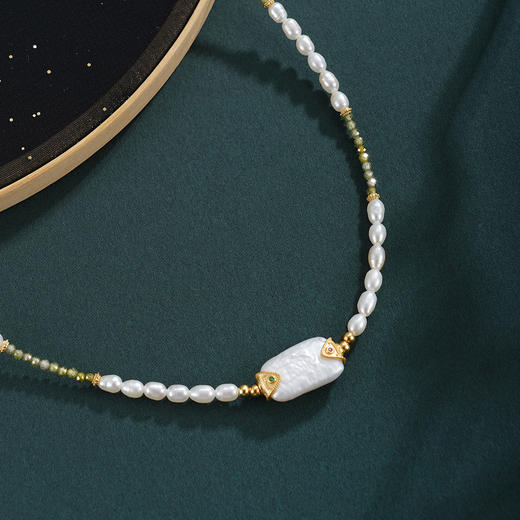 子佩集【芳华璀璨】银S925珍珠惜王妃项链【SGN0895001】3*5小巴洛克珠9*14mm方块绿镀金2601 商品图3