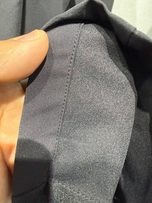 正品比音勒芬男士春款长裤！26年新款！面料有弹力 巨舒服！
黑色31 33 35 37 39码
原价1680 商品图5