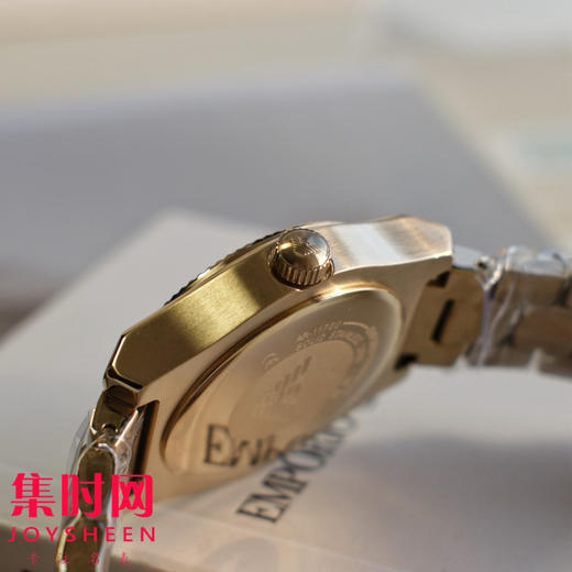 原单阿玛尼AR11700 女士复古钢带石英腕表 | 深邃太阳纹 × 日记窗设计 —— 复古优雅，时光低语 商品图5