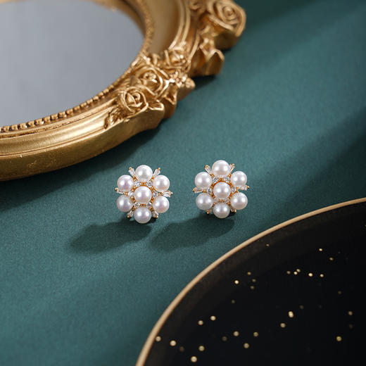 子佩集【时区花语】银S925珍珠惜王妃耳钉【MLEH026】4.5mm珠镀金六瓣花朵2601 商品图1