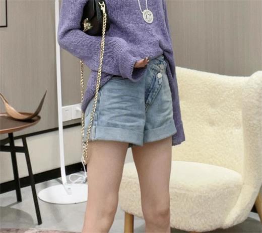 03-4潘依绣丁丁宠粉潘依绣 定制斜边双扣短款牛仔裤 D5338 商品图2