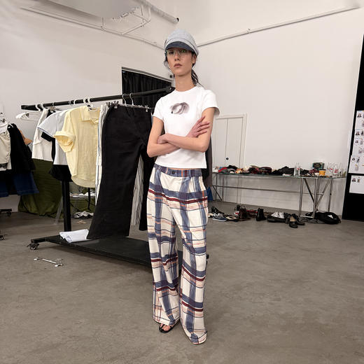 NUTH“手绘感”印花纹格印花垂感轻薄宽松直筒休闲裤女 卡其蓝格（预售/发货时间同步天猫） 商品图4