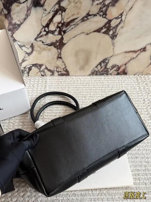 F032358十字架金属装饰手提复古感黑色荔枝纹饺子包 商品图10