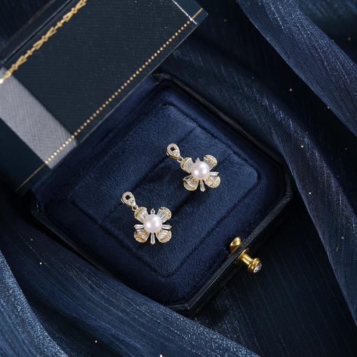 子佩集【四叶芳踪】银S925珍珠惜王妃耳钉【XXED008】6mm珠镀金四叶草风车2601 商品图1