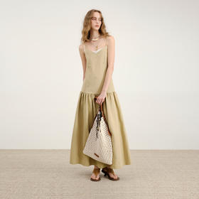 lost in echo2026年春夏新款时髦V领吊带低腰修身显瘦刺绣连衣裙