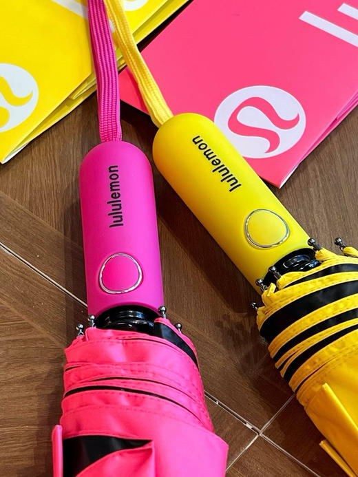 原单正品 Lu 露 Behappy 系列遮阳伞
天啦这配色实在太好看了吧 ！！
开启的夏日多巴胺 玫粉色vs 柠檬黄
这种高饱和的颜色真的一眼就会带来
好心情～ 商品图7