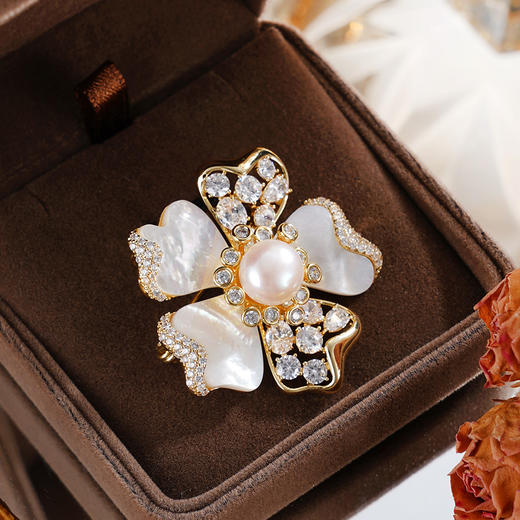 子佩集【荣光映蕊】珍珠惜王妃胸针【XXXZ240】9mm珠镀金贝母花朵2601 商品图0