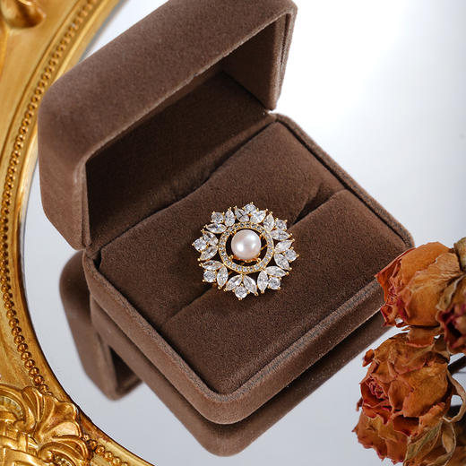子佩集【荣耀芳华】珍珠惜王妃胸针【XXXZ251】6.5mm珠镀金雪花三叶莲2601 商品图1