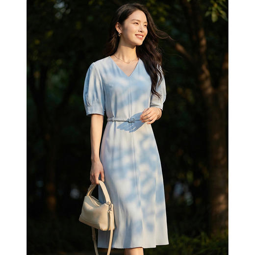米思阳2026春夏新款时尚简约V领连衣裙收腰职场通勤裙子女士1735/1039 商品图4
