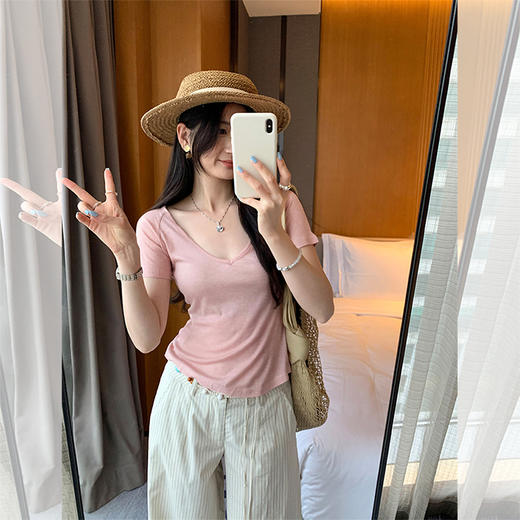 西遇莱赛尔V领短袖T恤女2026年夏季新款修身显瘦纯欲风短款上衣SS060238 商品图3