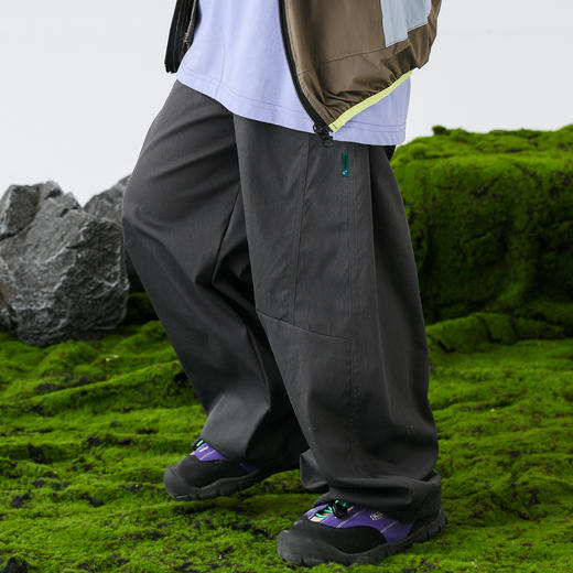 💕【 vonbonkids 山系斜纹轻量化超柔速干弯刀裤K07X26038款】⭐上新啦！ 专为春日踏青、徒步、露营设计 👀看这版型，宽松又利落，孩子跑跑跳跳完全没束缚，妥妥山系小达人范儿～ 商品图3