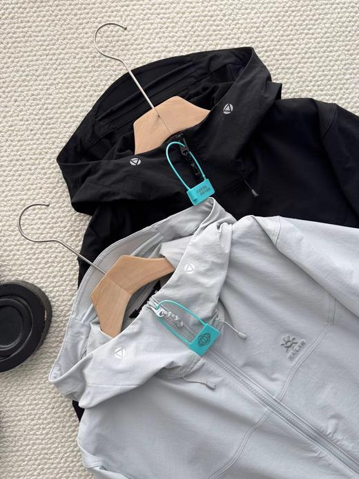 F032306春秋新款防风防雨耐磨耐刮情侣同款连帽软壳冲锋衣 商品图1