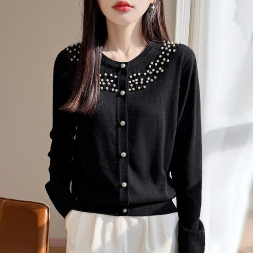 「自」全新升级【铂金会员119/天猫159/差价40】(23443)洛诗琳羊毛混纺圆领针织开衫2026春季钉珠镂空纯色空调开衫 商品图2