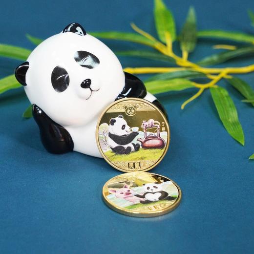 《国宝熊猫十二生肖》纪念章，权威监制、名家手绘、双 IP 联名、精工打造、双证保真、 商品图4