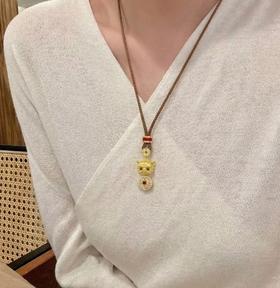 君佩同款眨眼貔貅吊坠，绳长70CM （非质量问题不退换）更多美图群内见 详询烧饼 银镀金珠宝
