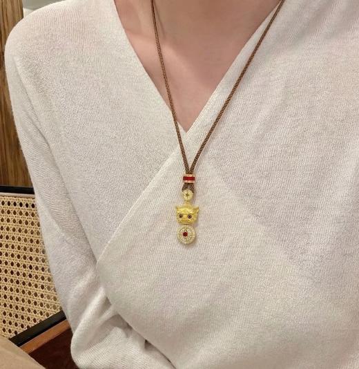 君佩同款眨眼貔貅吊坠，绳长70CM （非质量问题不退换）更多美图群内见 详询烧饼 银镀金珠宝 商品图0