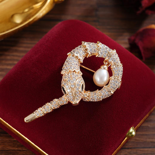 子佩集【宝珠灵蛇】珍珠惜王妃胸针【ZXXZ009】7.5mm珠镀金衔尾蛇2601 商品图0