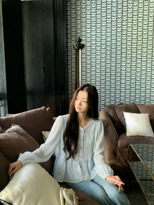 天猫同步【莱赛尔+棉】拉夏贝尔/La Chapelle气质感垂感舒适显瘦法式纯色V领上衣时尚排扣长袖衬衫 商品图10