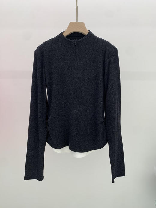 修身收腰小立领针织衫 经典烟灰调 + 极简剪裁 腰身收褶精准贴合腰腹曲线 遮肉显瘦 小立领 + 半拉链设计 假两件撞色下摆更有层次感 商品图7