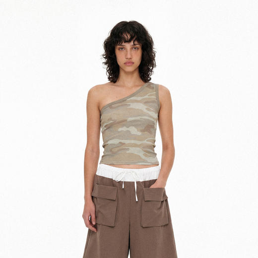 NUTH不对称斜领露肩迷彩印花修身单肩背心女（预售/发货时间同步天猫） 商品图1