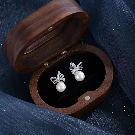 子佩集【小情结】银S925珍珠惜王妃耳钉【MZEH006】7.8mm珠蝴蝶结2601 商品图1